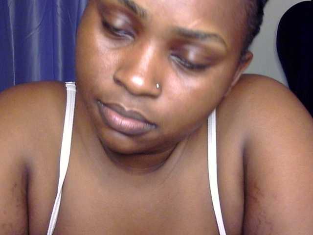 le modèle Mayer- est en webcam porno dans un show sur le site bongacams, il possède les tags suivants: Ebony,Brunette,Trimmed