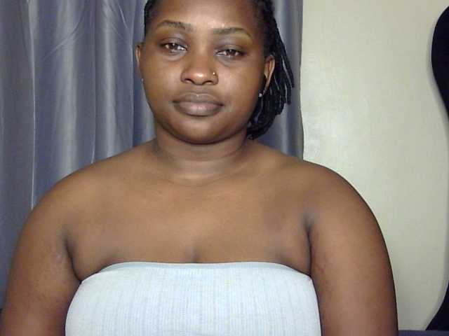 le modèle Mayer- est en webcam porno dans un show sur le site bongacams, il possède les tags suivants: Ebony,Brunette,Trimmed