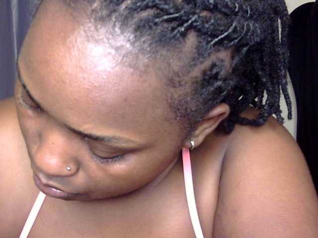 le modèle Mayer- est en webcam porno dans un show sur le site bongacams, il possède les tags suivants: Ebony,Brunette,Trimmed