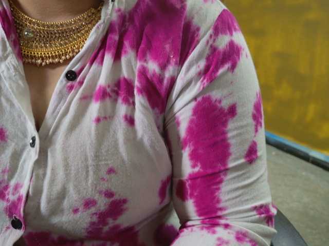 Tamilbabby2025's BongaCams show and profile