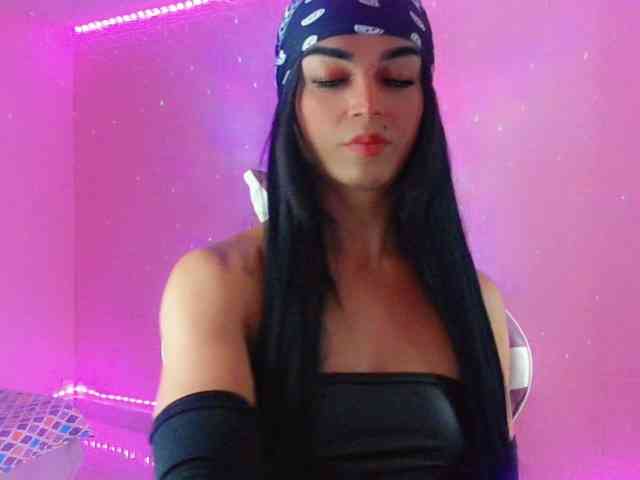 ViolettaGold Live Webcam on BongaCams