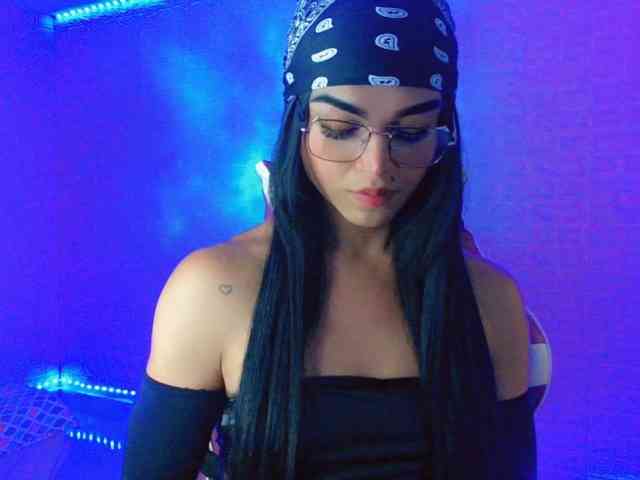 ViolettaGold Live Webcam on BongaCams