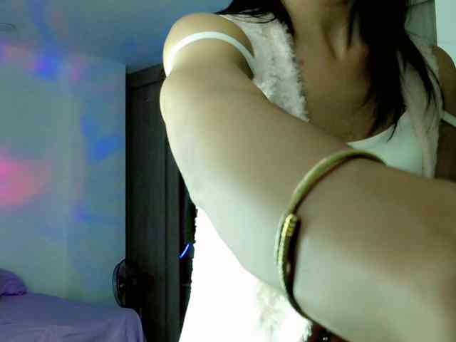 ViolettaGold Live Webcam on BongaCams