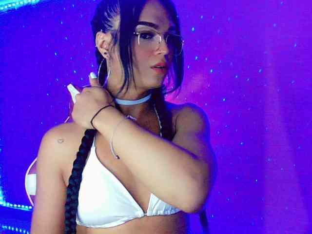 ViolettaGold Live Webcam on BongaCams