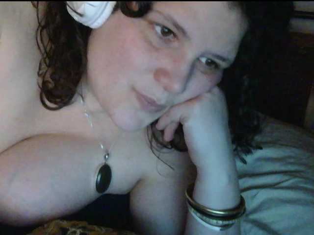 Liloudouce's BongaCams show and profile