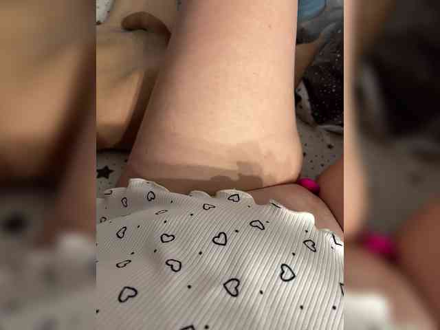 PrettyLovee webcam