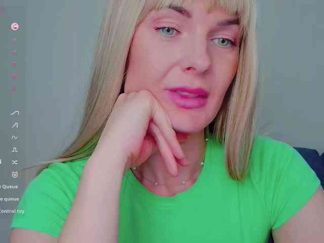 PaulaKiss webcam
