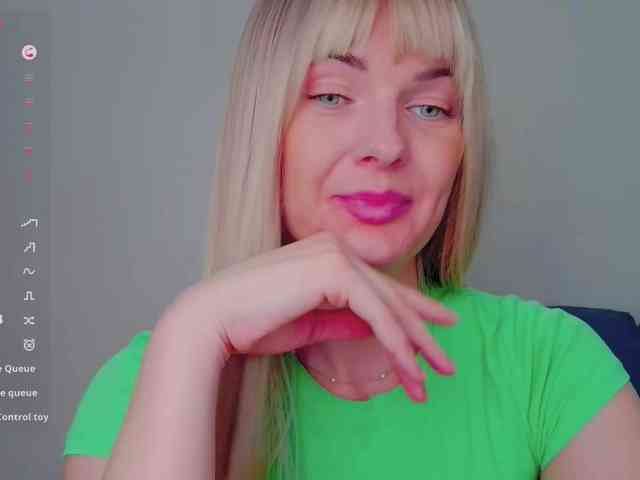 PaulaKiss webcam