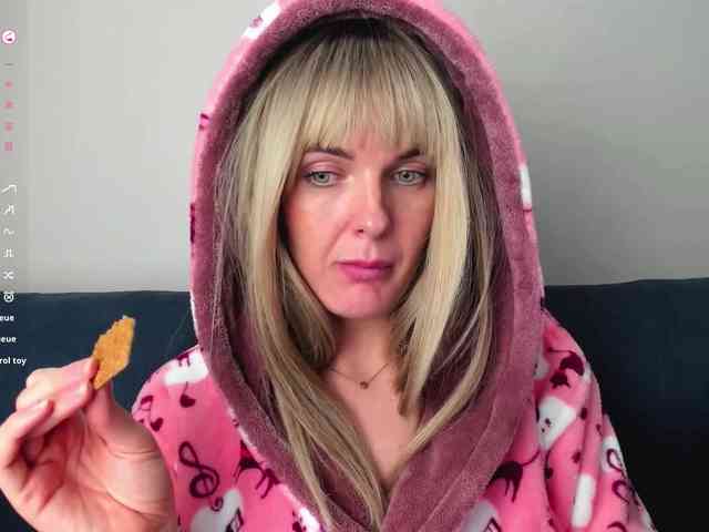 PaulaKiss webcam