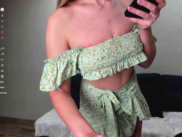 PaulaKiss webcam