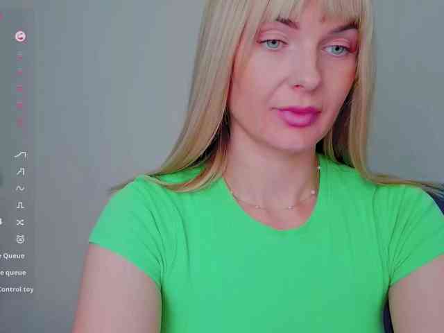 PaulaKiss webcam