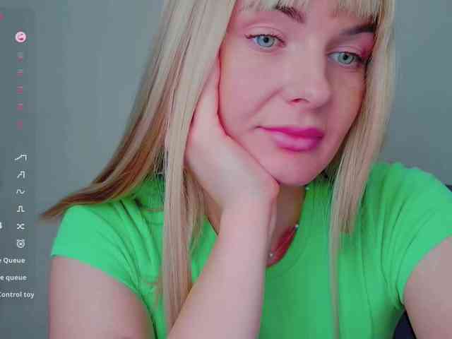 PaulaKiss webcam