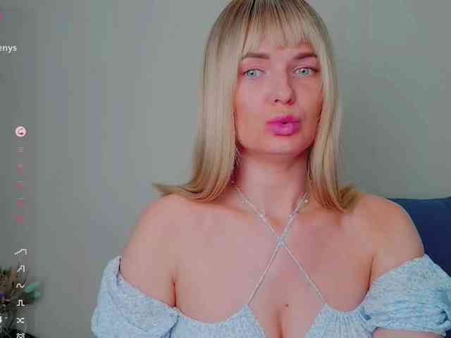 PaulaKiss webcam