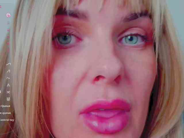PaulaKiss webcam