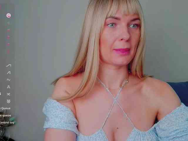 PaulaKiss webcam