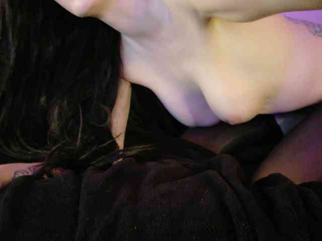 Midnightrose11 webcam