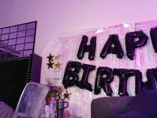 Midnightrose11 webcam