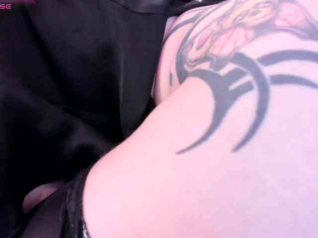 Midnightrose11 webcam