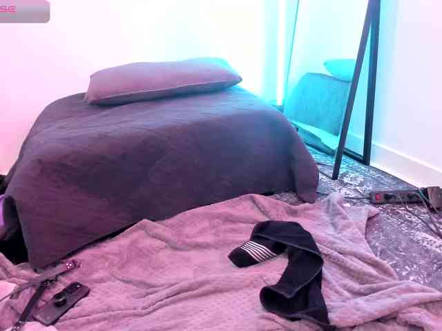 Midnightrose11 webcam