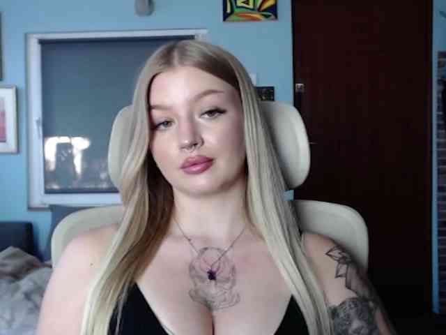 CamilaLove webcam