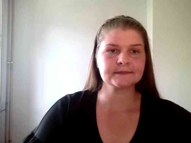 CarolineKiss webcam