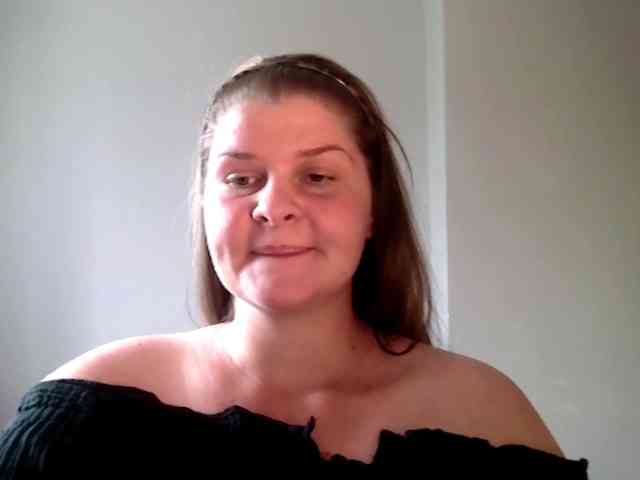 CarolineKiss webcam
