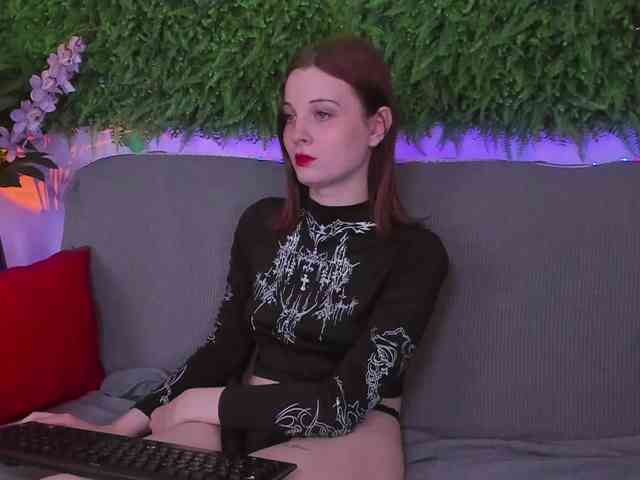 April-Avery Live Webcam on BongaCams