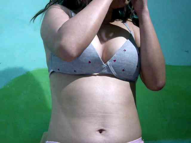 Ariah1 Live Webcam on BongaCams