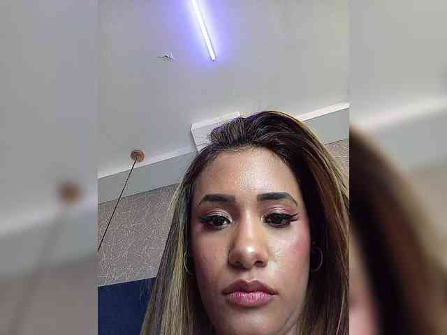 DollyBrowncc webcam