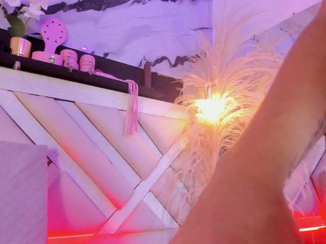 Ashley-7777's BongaCams show and profile