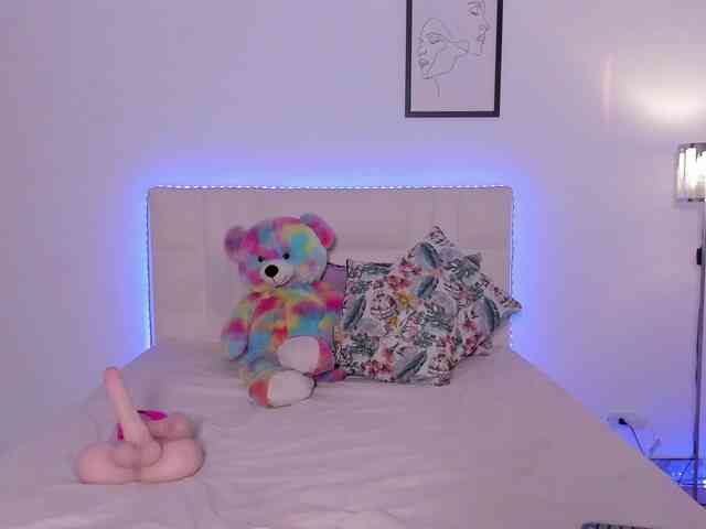 alma-brunette1 webcam