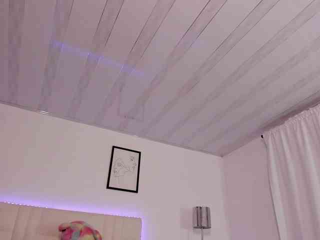 alma-brunette1 webcam