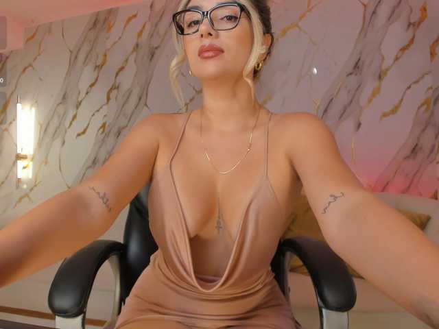 ChloePreston's BongaCams show and profile