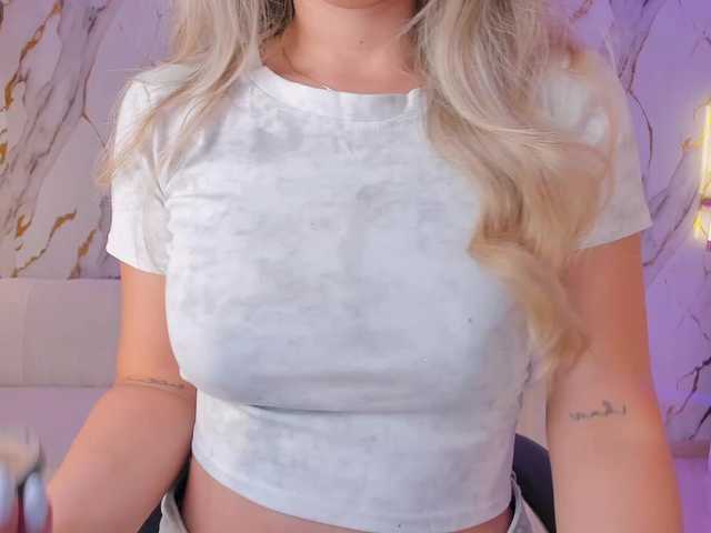 ChloePreston's BongaCams show and profile