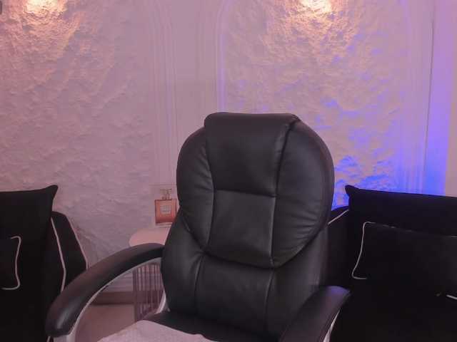 ChloePreston's BongaCams show and profile