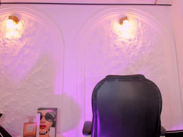 ChloePreston's BongaCams show and profile