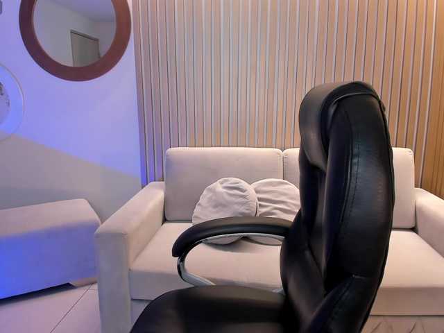 ChloePreston's BongaCams show and profile