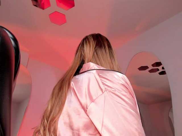 LexieWayne's BongaCams show and profile