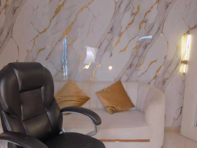 LexieWayne's BongaCams show and profile