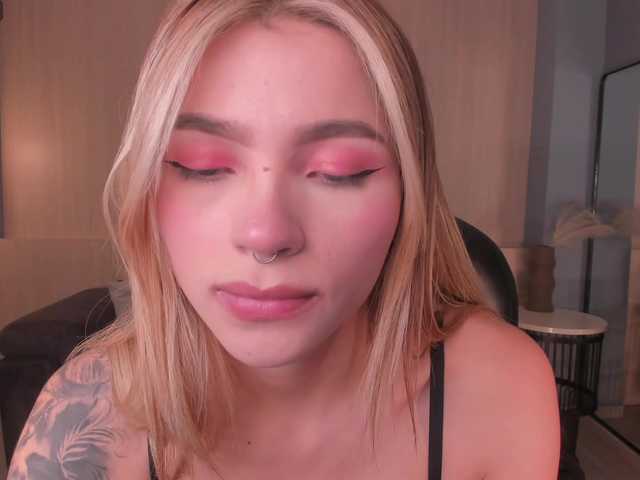 LexieWayne's BongaCams show and profile