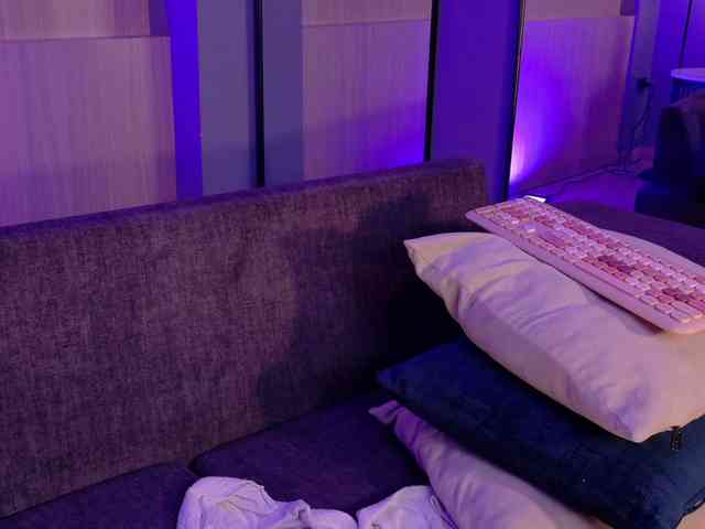 ViolettCastel webcam