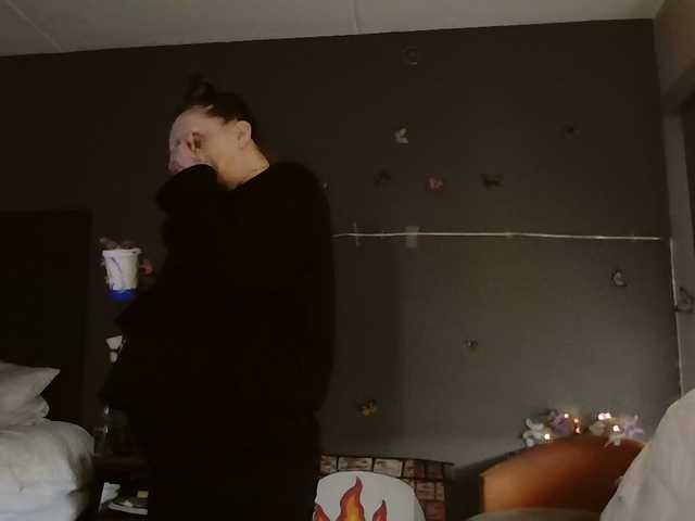 Adelaideskyy's BongaCams show and profile