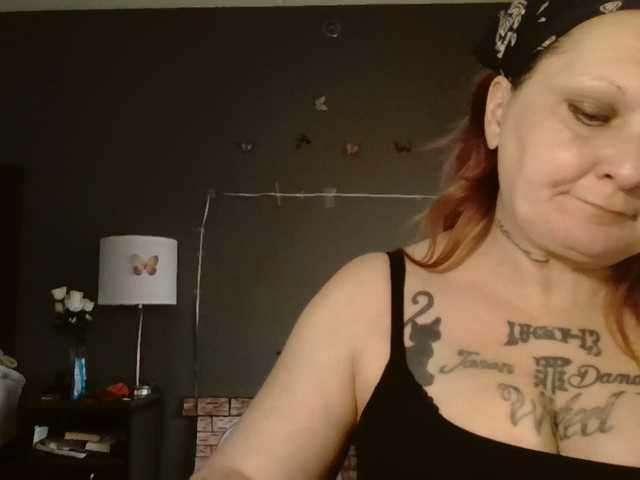 Adelaideskyy's BongaCams show and profile