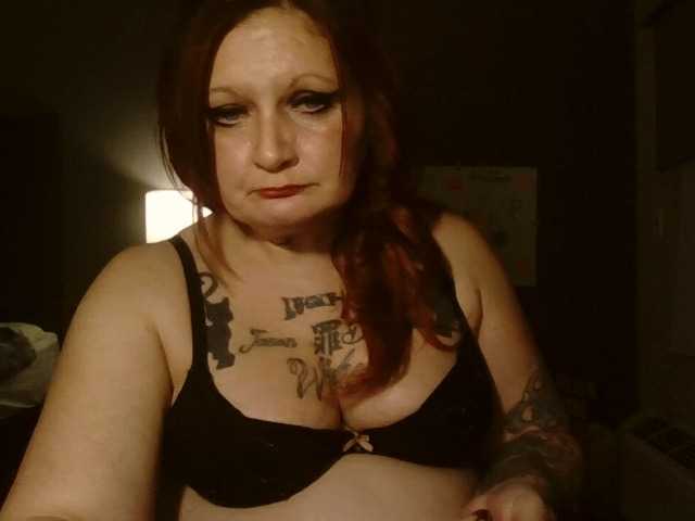 Adelaideskyy's BongaCams show and profile