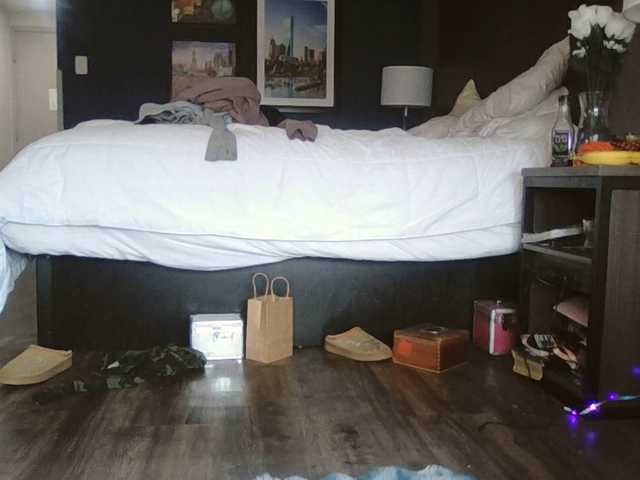 Adelaideskyy's BongaCams show and profile