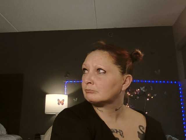 Adelaideskyy's BongaCams show and profile