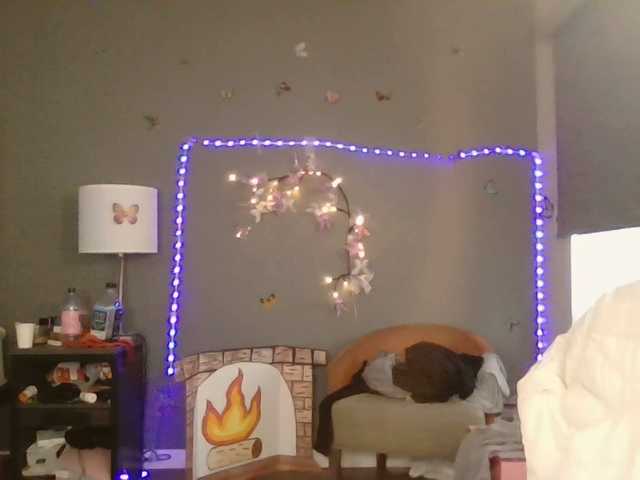 Adelaideskyy's BongaCams show and profile