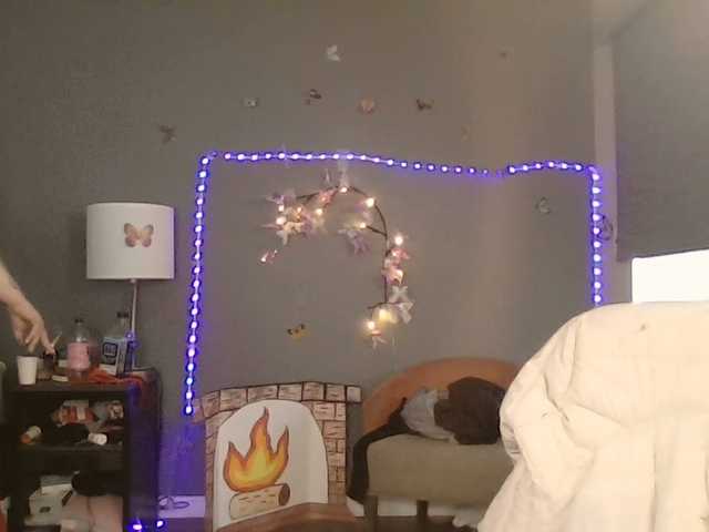 Adelaideskyy's BongaCams show and profile