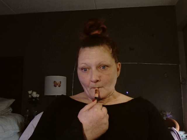 Adelaideskyy's BongaCams show and profile