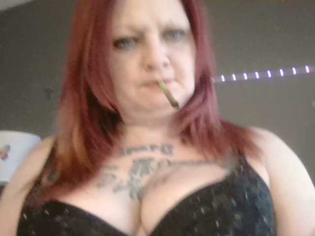 Adelaideskyy live cam profile